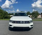Used 2019 Volkswagen Tiguan SE w/ Panoramic Sunroof Package image 2