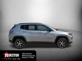 Used 2024 Jeep Compass Latitude image 2