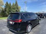 Used 2023 Chrysler Pacifica Touring-L image 3