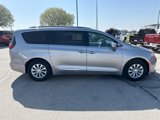 Used 2018 Chrysler Pacifica Touring-L image 2
