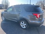 Used 2017 Ford Explorer XLT image 2
