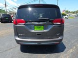 Used 2017 Chrysler Pacifica Touring-L image 5