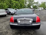 Used 2010 Lincoln Town Car Signature Limited image 4