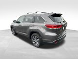 Used 2017 Toyota Highlander XLE image 5