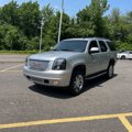 Used 2013 GMC Yukon Denali image 2
