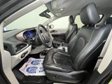 Used 2017 Chrysler Pacifica Touring-L image 4