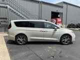 Used 2021 Chrysler Pacifica Pinnacle image 2