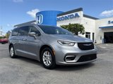Used 2021 Chrysler Pacifica Touring-L image 2