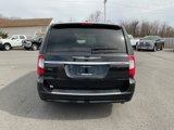 Used 2015 Chrysler Town & Country Touring image 6