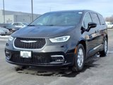 Used 2025 Chrysler Pacifica Select image 2