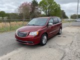 Used 2015 Chrysler Town & Country Touring-L image 6