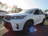 Used 2019 Toyota Highlander SE w/ Nightshade Edition image 3