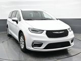 Used 2023 Chrysler Pacifica Touring-L image 5