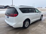Used 2022 Chrysler Pacifica Touring-L image 4