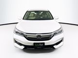 Used 2017 Honda Accord Touring image 2
