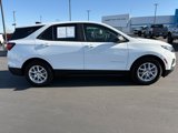 Used 2022 Chevrolet Equinox LS w/ LS Convenience Package image 2