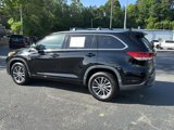 Used 2018 Toyota Highlander XLE image 3