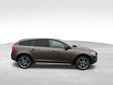 Used 2018 Volvo V60 T5 Cross Country image 3