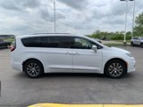 Used 2024 Chrysler Pacifica Pinnacle image 2
