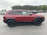 Used 2019 Jeep Cherokee Trailhawk image 2