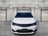 Used 2018 Chrysler Pacifica Touring-L w/ Premium Audio Group image 2