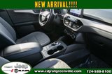Used 2022 Ford Escape SE image 2