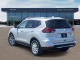 Used 2020 Nissan Rogue SV image 2