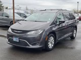 Used 2017 Chrysler Pacifica Touring-L image 3