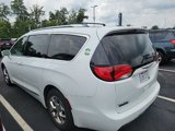 Used 2017 Chrysler Pacifica Limited w/ Advanced Safetytec Group image 4