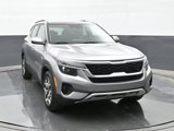 Used 2022 Kia Seltos EX image 2