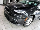 Used 2023 Chrysler Pacifica Touring-L image 6