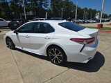 Certified 2019 Toyota Camry SE image 3