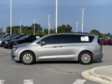 Used 2017 Chrysler Pacifica Touring-L image 4