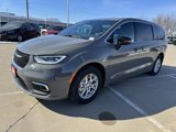 New 2025 Chrysler Pacifica Select image 3