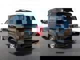 Used 2010 Chrysler Town & Country Touring image 4