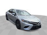 Used 2018 Toyota Camry SE image 2