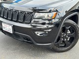 Used 2019 Jeep Grand Cherokee Laredo image 3
