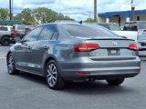 Used 2017 Volkswagen Jetta SE image 4