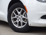 Used 2022 Chrysler Voyager LX image 3