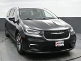 Used 2023 Chrysler Pacifica Touring-L image 4