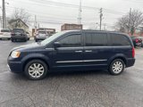 Used 2016 Chrysler Town & Country Touring w/ Driver Convenience Group image 2