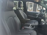 Used 2025 Chrysler Pacifica Select image 4
