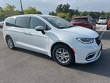 Certified 2023 Chrysler Pacifica Touring-L image 4