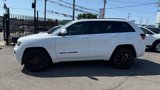 Used 2017 Jeep Grand Cherokee Altitude image 2