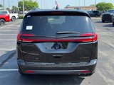 New 2025 Chrysler Pacifica Limited image 4