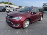 Used 2018 Chrysler Pacifica Touring-L image 2