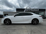 Used 2018 Toyota Camry SE image 2