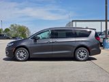 Used 2021 Chrysler Pacifica Touring-L image 5