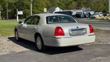 Used 2006 Lincoln Town Car Signature image 5