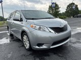 Used 2014 Toyota Sienna LE image 2